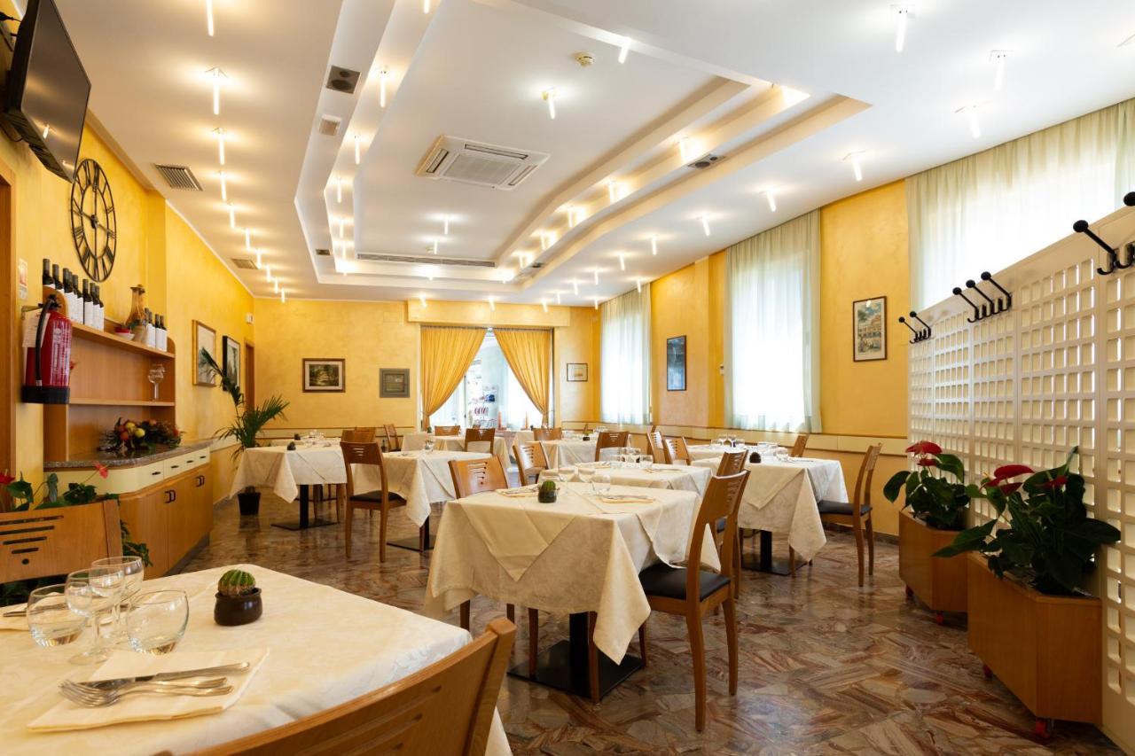 Hotel Belvedere Porto SantʼElpidio Екстериор снимка