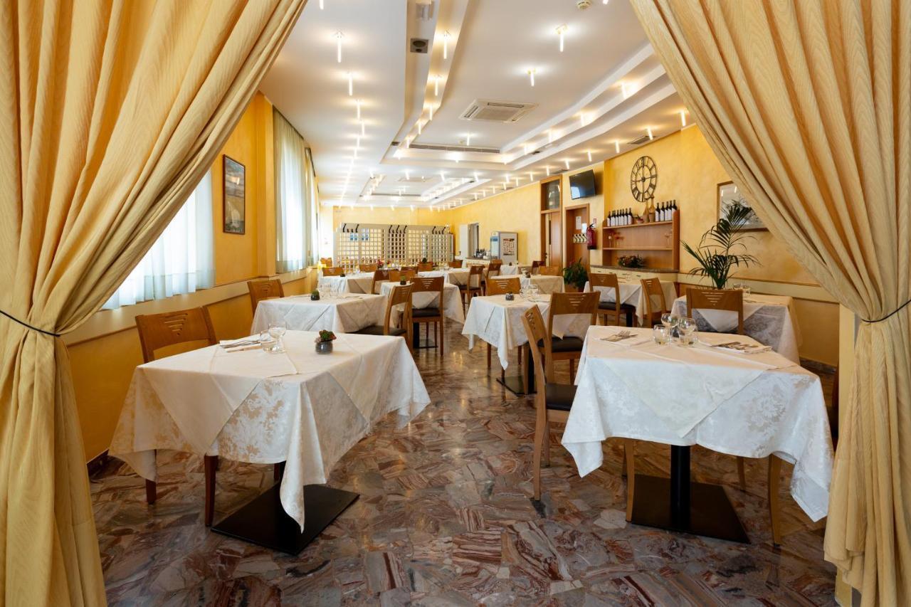 Hotel Belvedere Porto SantʼElpidio Екстериор снимка